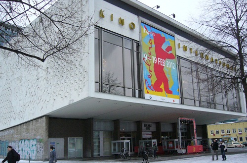 DDR-Prachtbau mit erhöhten Zutrittsbeschränkungen zum Kinosaal: Das Kino International.