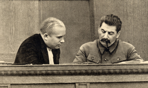Stalin und Chruschtschow konferieren (17 Jahre vor Stalins Tod, 20 Jahre vor der Geheimrede des XX. Parteitags)