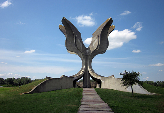 Die „Steinerne Blume“ in der Gedenkstätte Jasenovac (Foto: Philipp Markus Schörkhuber)
